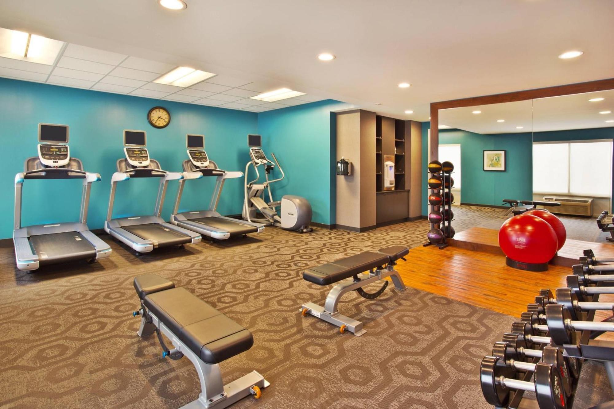 Fairfield & By Marriott West/middleton 3*
